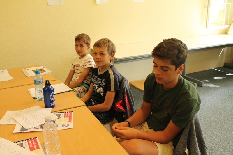 Village Camps International Summer Camp Leysin, Switzerland 2026-07-26 https://www.villagecamps.com/journals_admin/images/692-27-language (42).jpg